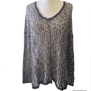 Lush sweater long sleeves wide V-neckline loosely knitted side slits Size Small